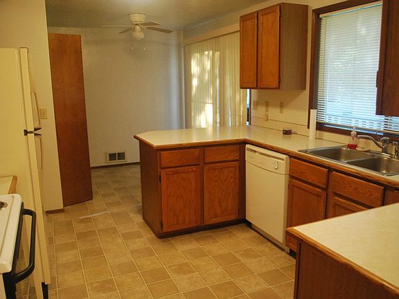3rd image of 21955 Apollo Dr NE
