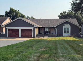 426 N Winnebago Dr, Lake Winnebago, MO 64034
