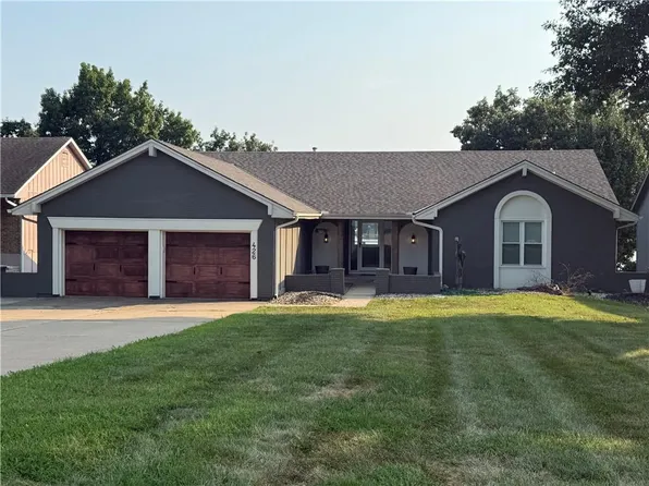 426 N Winnebago Dr, Lake Winnebago, MO 64034