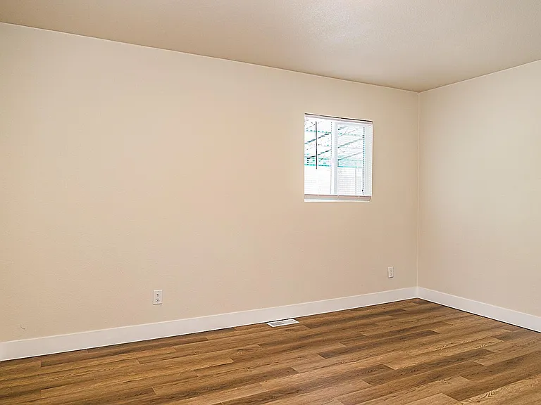 608 Creighton St — Photo 10