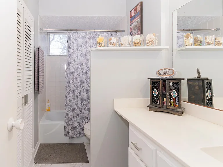 1620 W Northgate Dr — Photo 24