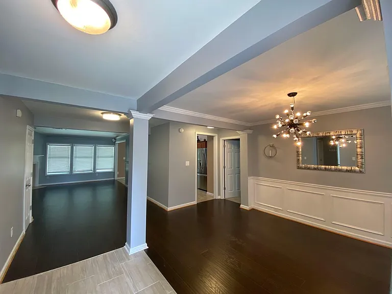 2577 Woodford Ln — Photo 3