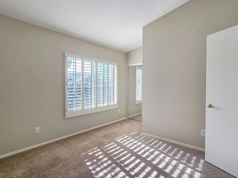 15062 W Piccadilly Rd — Photo 10