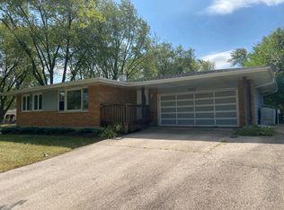 701 Sunbury Rd, South Elgin, IL 60177