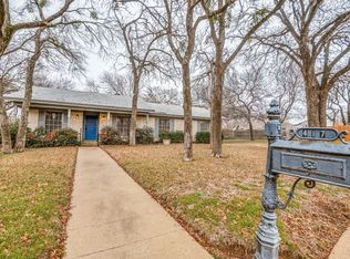417 Hill Ct, Hurst, TX 76053