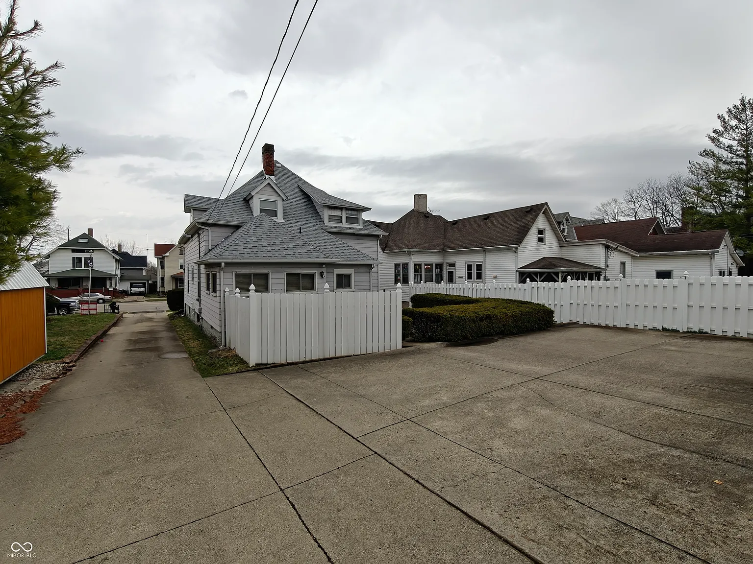 367 W Broadway St photo 1