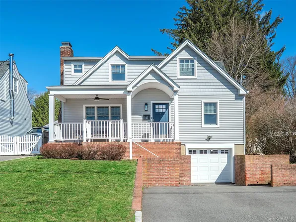 17 Winans Pl, Locust Valley, NY 11560
