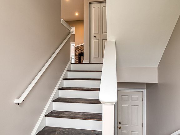 4th image of 1707 Fieldstone Dr S