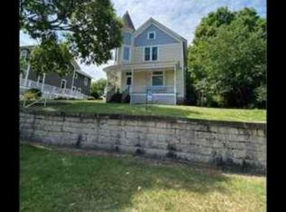 422 N Cody Rd, Le Claire, IA 52753