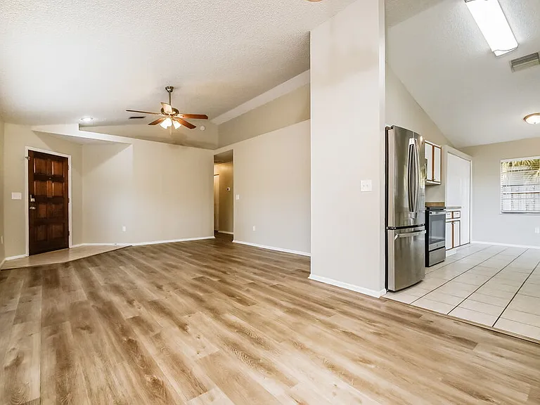 1336 Mohrlake Dr — Photo 5