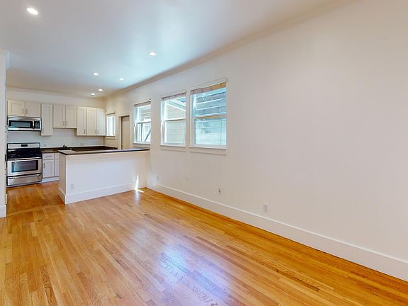 3rd image of 957 Hayes St APT 11