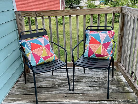 main entrance/side deck