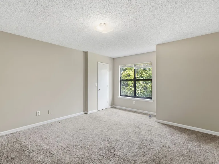 1241 N Graycroft Ave — Photo 20