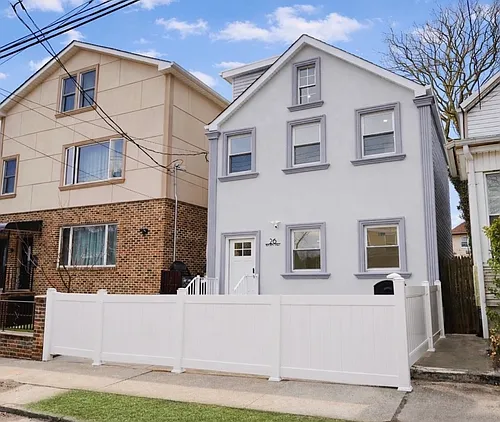 33 Metcalfe St #1 Photo 1