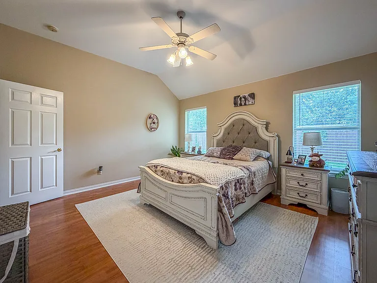 920 Carousel Dr — Photo 14