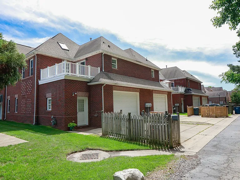 179 Herman Melville Ave — Photo 45