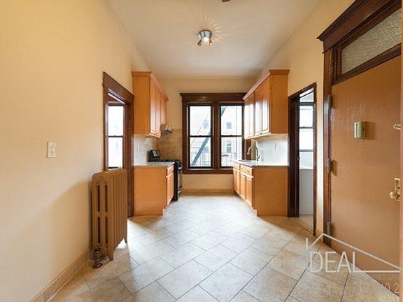 4th image of 465 E 16th St