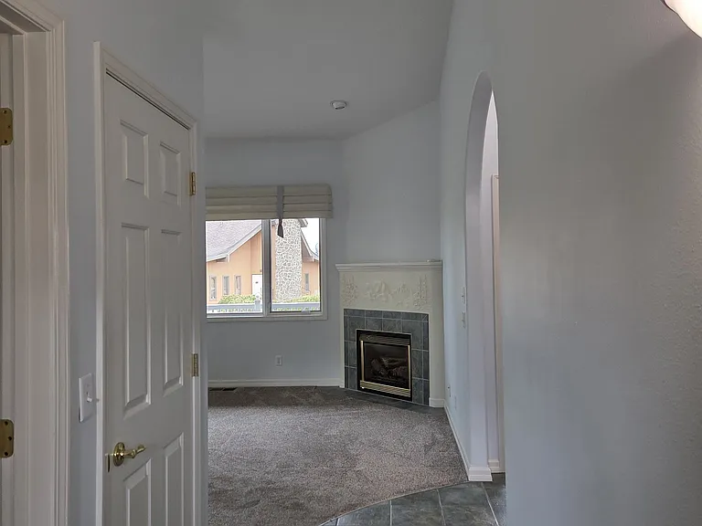521 Burnham Pl — Photo 3