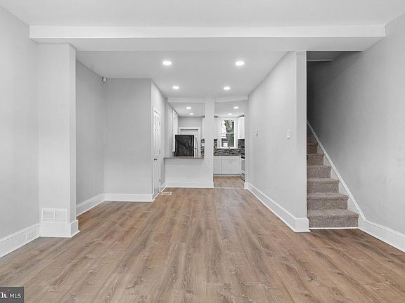 4th image of 6247 N Woodstock St