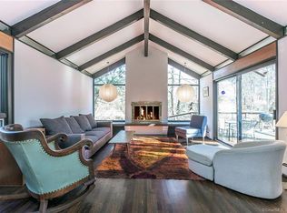 6 Meadowbrook Ln, Westport, CT 06880