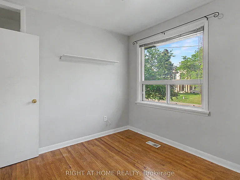 426 Seaton Dr #UPPER — Photo 17