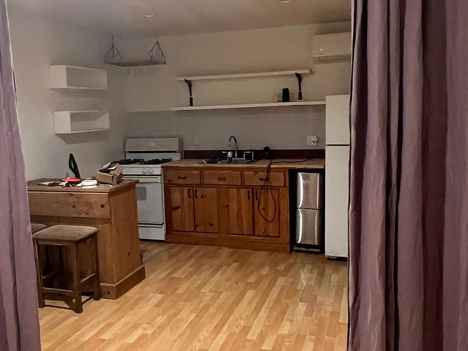 1st image of 510 Lion St #B