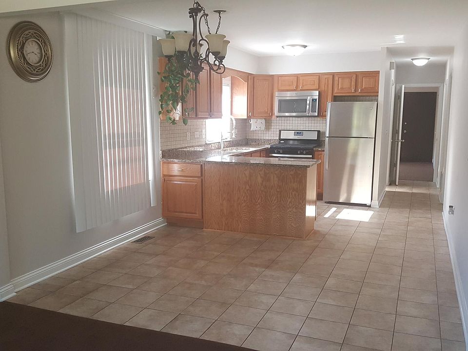 1st image of 812 E Capri Dr APT 1