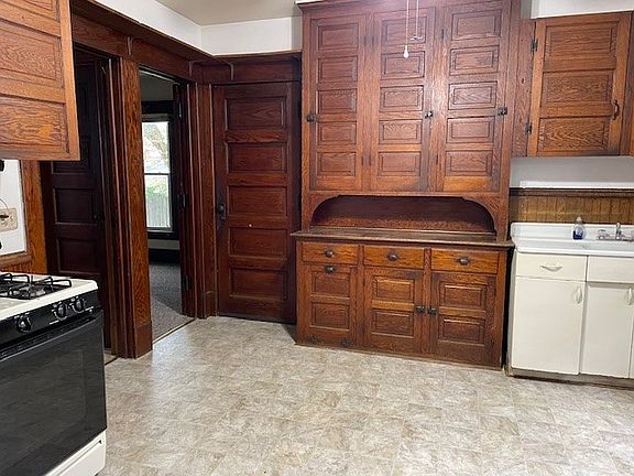 5th image of 626-628 W 22nd St