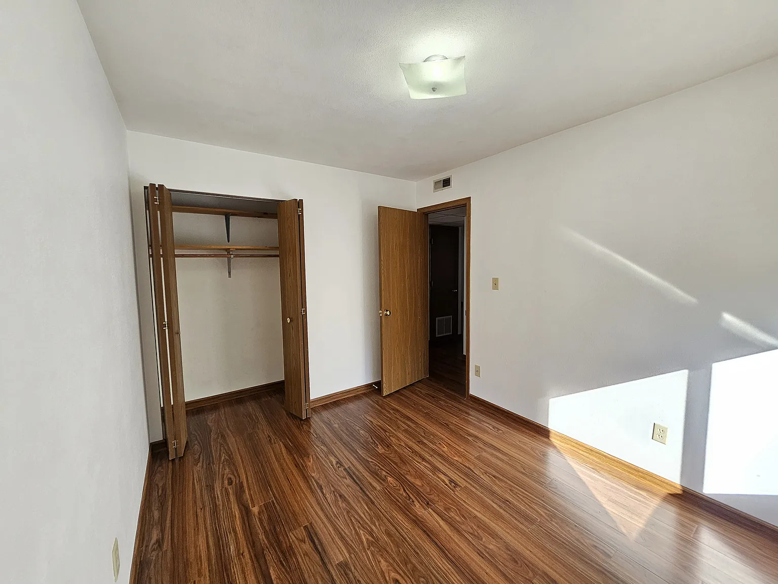 420 W 4th St — Photo 3