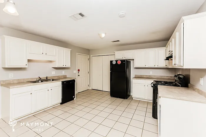 1556 Chelsea Ln — Photo 6