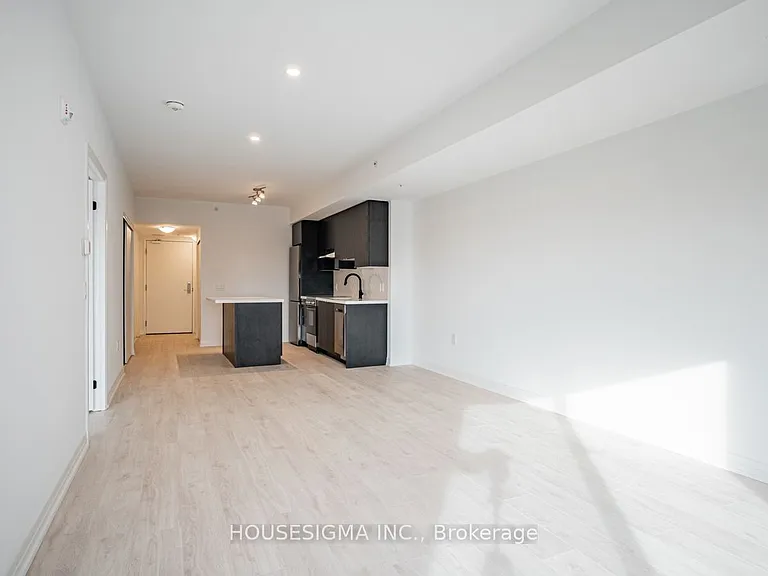 408 Brown Ct #212 — Photo 14