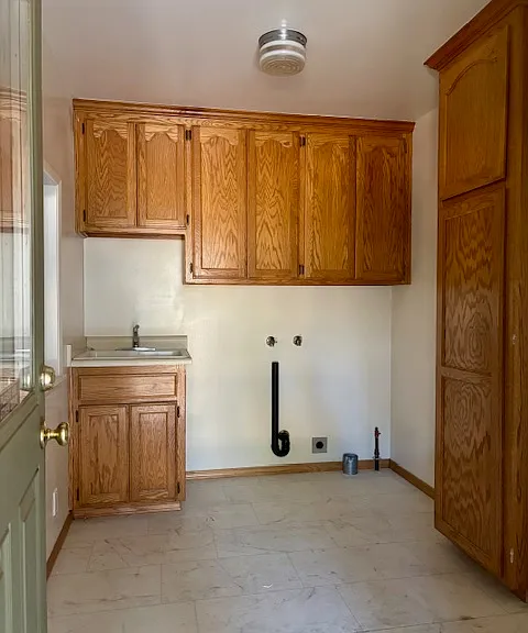 1900 Meadowbrook Dr — Photo 16