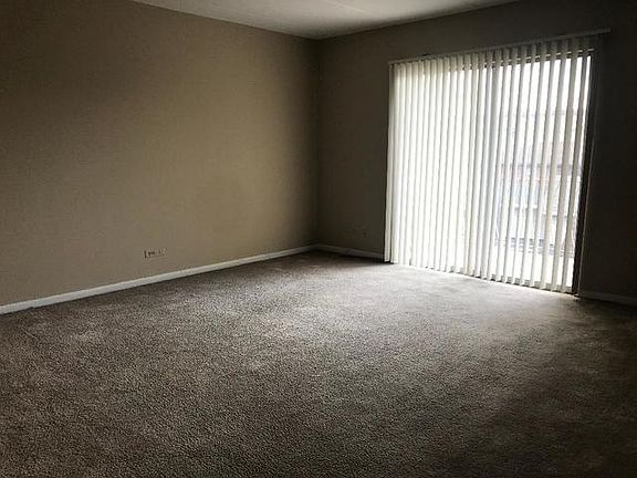 4th image of 214 Circle Ave #403
