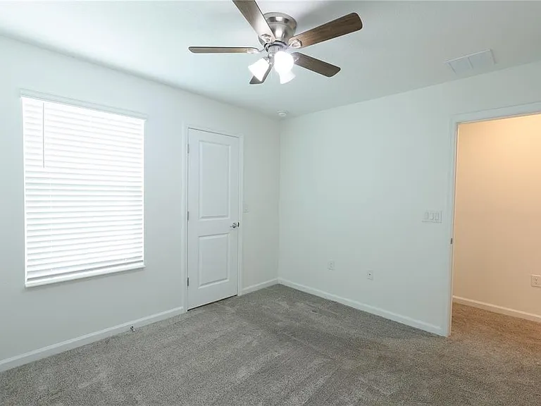 1821 Heart Lake Dr — Photo 35