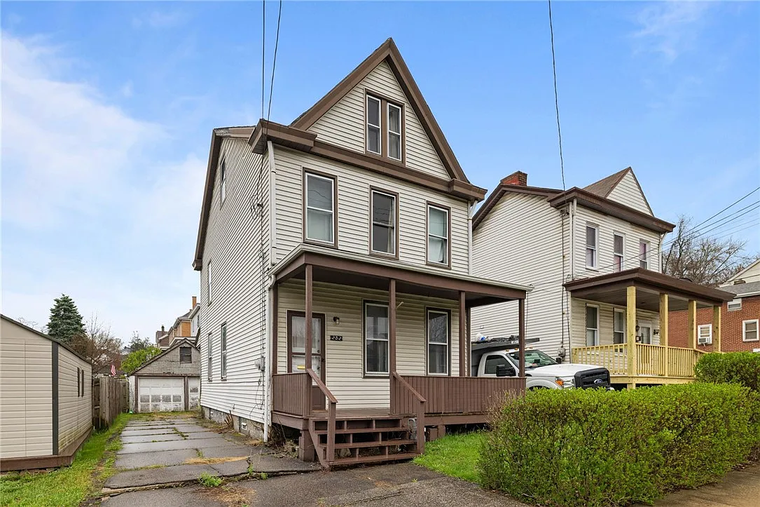 252 Anthony St photo 1