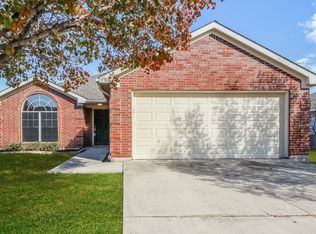 528 Cambridge Dr, Saginaw, TX 76179