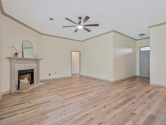 4th image of 4900 Winchester Dr