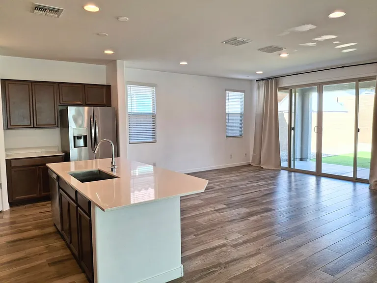18796 W Cameron Dr — Photo 5