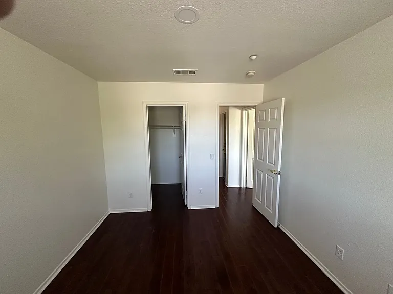 820 Silver Dr — Photo 45
