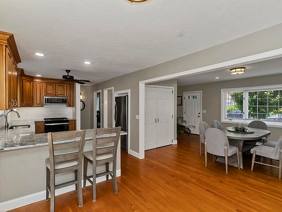 2nd image of 25 Sylvia Street Ext