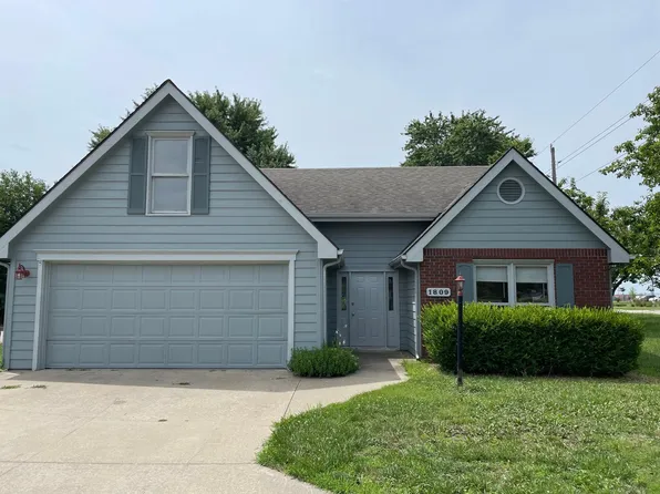 1809 Alvamar Pl, Lawrence, KS 66047