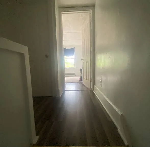 208 1st Ave — Photo 3