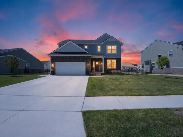 51681 Maple Leaf Dr, Macomb, MI 48042