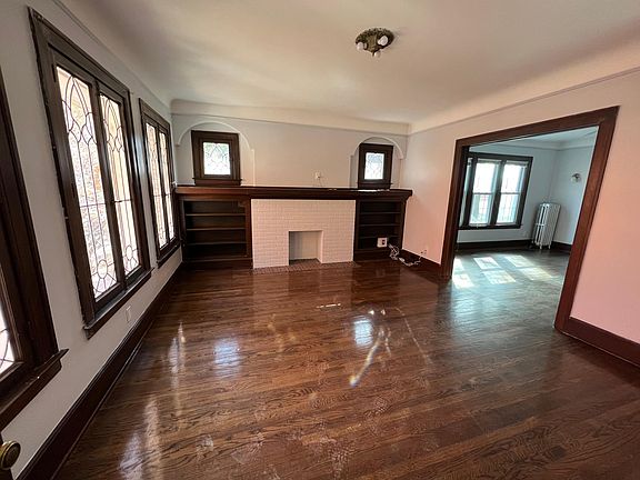 Living Room - Fireplace