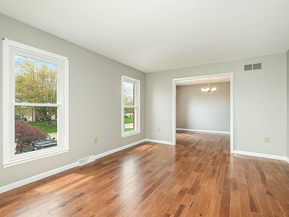 4th image of 1019 Clubhouse Dr
