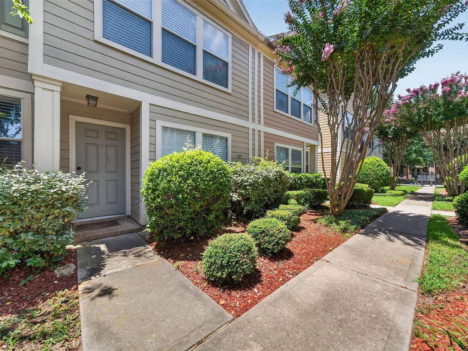 2 bed, 2.0 bath, 1181 sqft, $1,990 — Photo 1