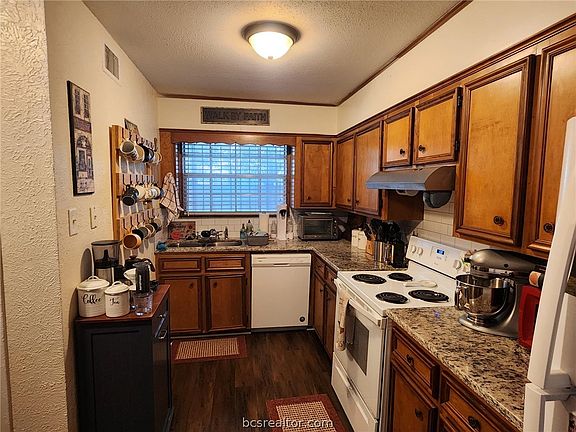 5th image of 611 Peyton St