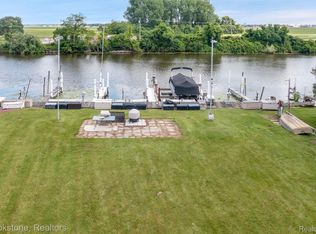 28133 E Duluth St, Harrison Township, MI