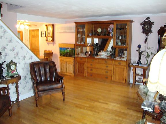 3rd image of 14 Woods Ln