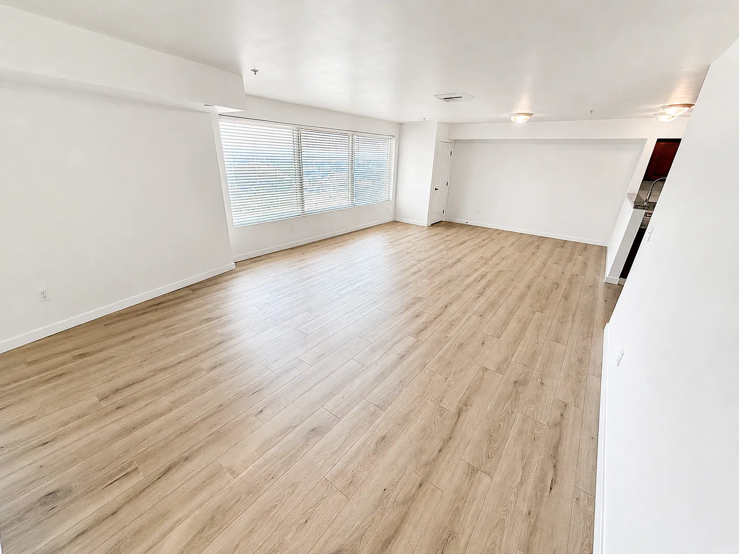 2 bed, 1281 sqft, $2,399 — Photo 3